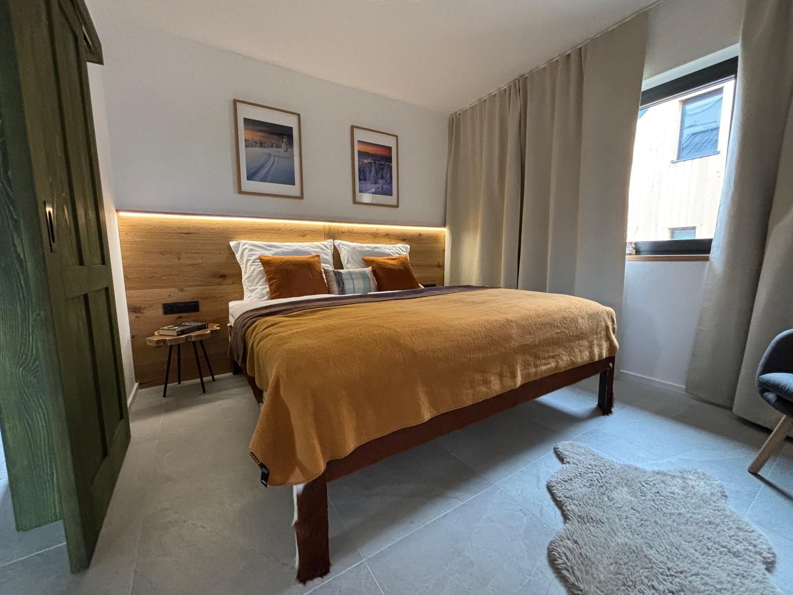 1st floor bedroom with oak headboard